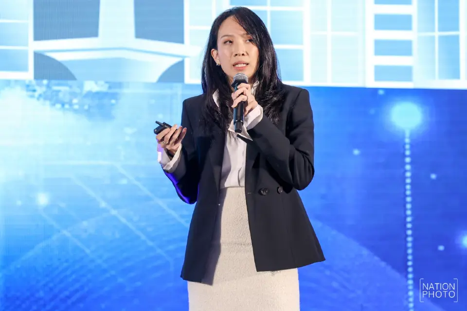 นางสาวพราวพุธ ลิปตพัลลภ