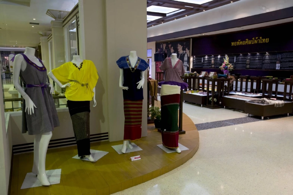 เที่ยวตามรอย โครงการพระราชดำริ 'สมเด็จพระพันปีหลวง' ปักหมุด 5 พิกัด เส้นทางศิลปาชีพ