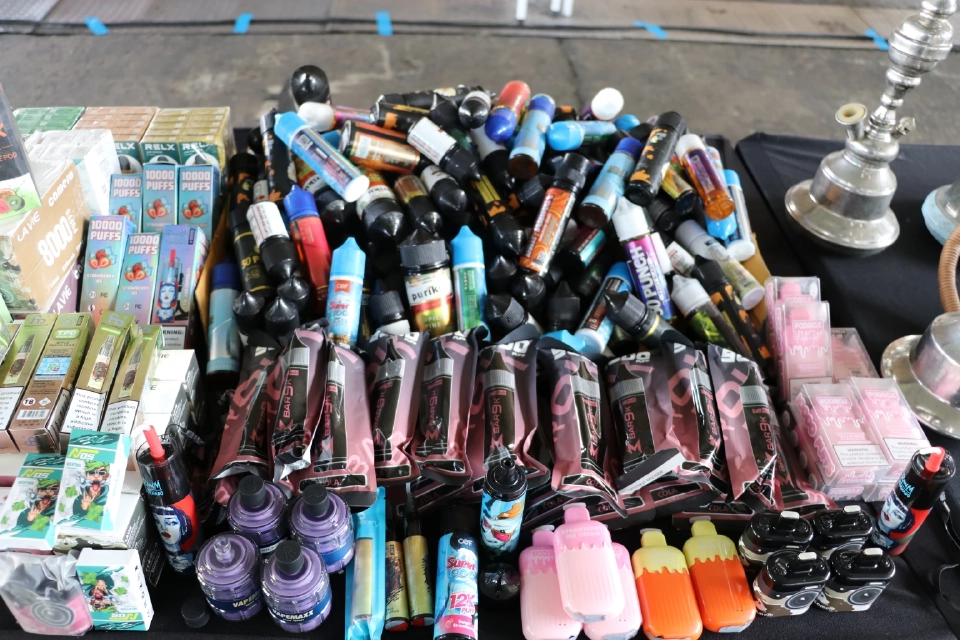 ‘สันติ ปิยะทัต’ดันสังคมไทยปลอดบุหรี่ไฟฟ้า ทำลายของกลาง 1.8 แสนชิ้น