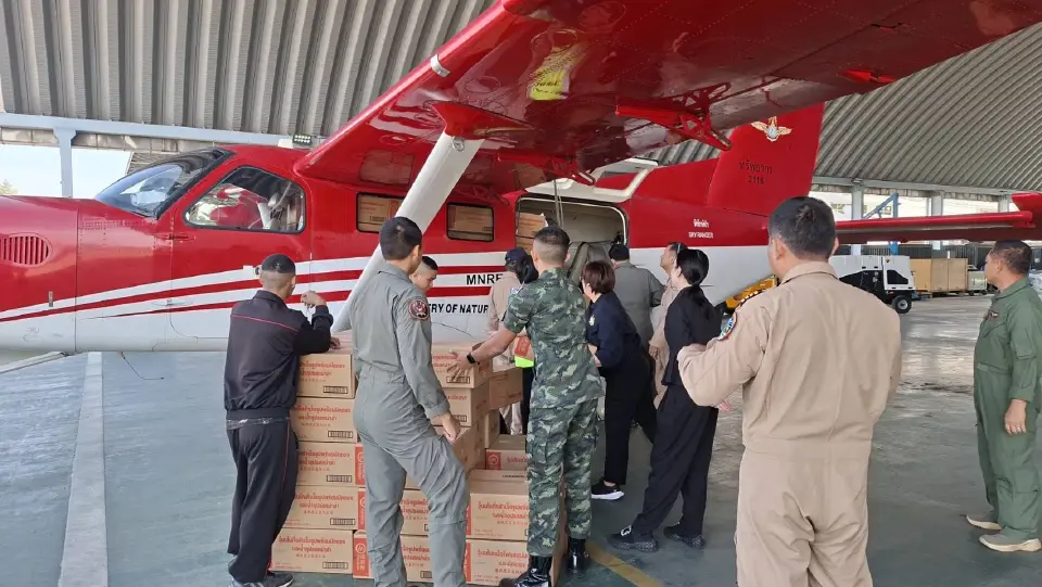 รองนายกฯ สุชาติ เร่งช่วยน้ำท่วมหาดใหญ่ รองโฆษกส่งบะหมี่หม้อร้อนบรรเทาวิกฤต