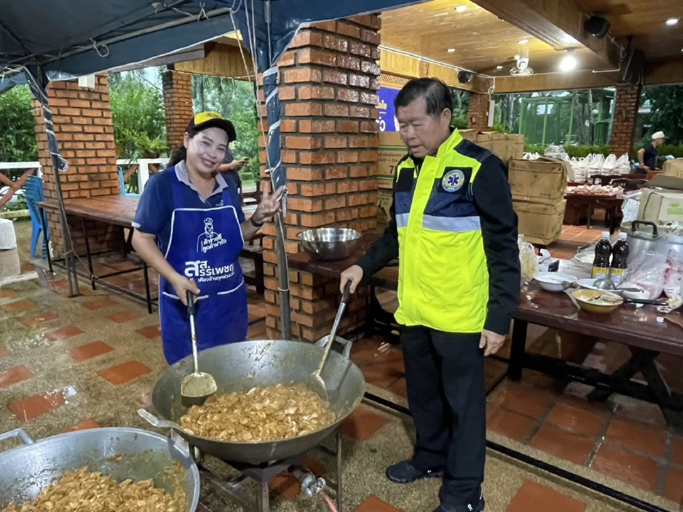 นิพนธ์-สรรเพชญเปิดครัว“บุญญามณี”ช่วยผู้ประสบภัยน้ำท่วมสงขลา