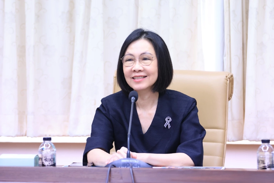 แพทย์หญิงอัมพร เบญจพลพิทักษ์ อธิบดีกรมอนามัย 