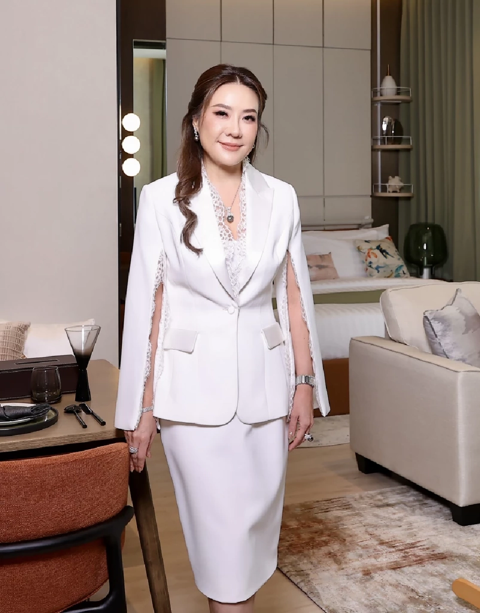 ธิดา เชิดสุริยา