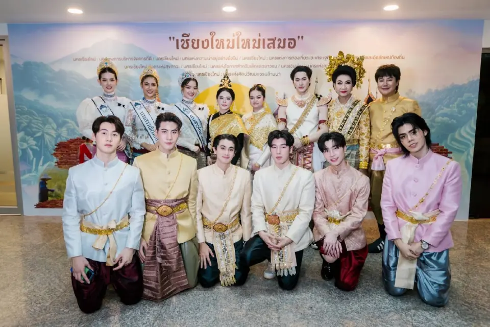 'ยี่เป็งเชียงใหม่' สุดอลังการ 'มาดามหยก' แต่งชุดไทยร่วมขบวนกระทงใหญ่