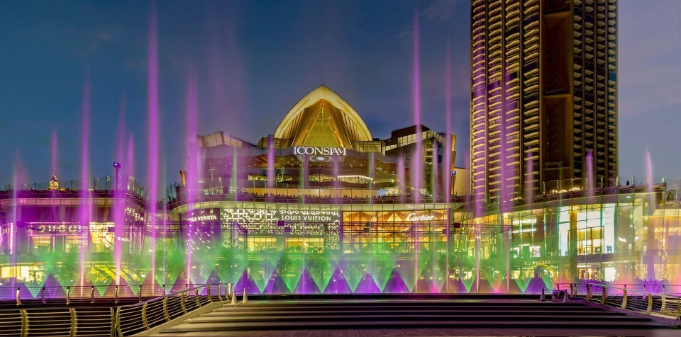 ‘ไอคอนสยาม’ ท็อปฟอร์ม ขึ้นแท่น 1 ใน 3 โครงการทรงอิทธิพลของโลกในรอบ 30 ปี