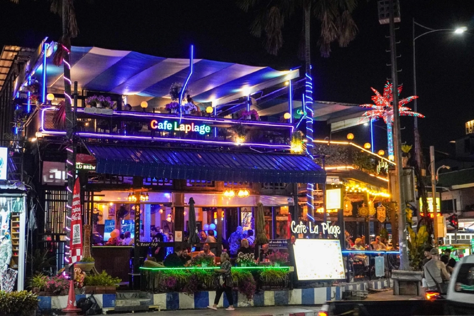 เช็คอิน Pattaya Beach Beer 6 จุดชมพลุ สวยที่สุดเหนือน่านฟ้าเมืองพัทยา