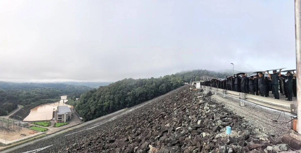 “รมว.อรรถพล” นำทีม จัดกิจกรรมน้อมถวายความอาลัย “พระพันปีหลวง” ณ เขื่อนสิริกิติ์