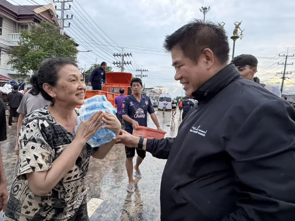 “ธรรมนัส” สั่งเคลียร์รถกีดขวางสะพานอู่ตะเภา เปิดทางสัญจร–ลำเลียงอาหารช่วยผู้เดือดร้อน