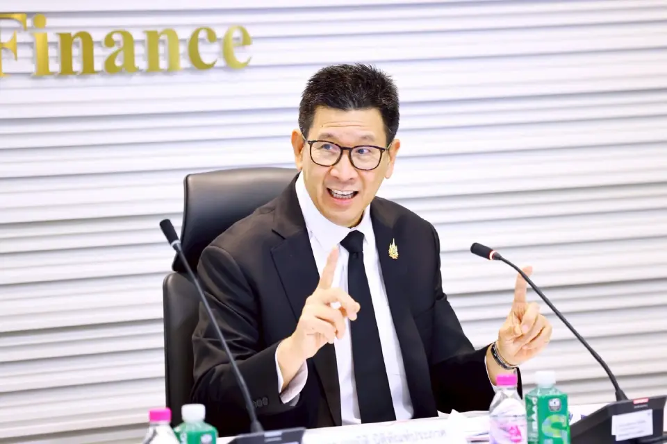 นายเอกนิติ นิติทัณฑ์ประภาศ รองนายกรัฐมนตรีและรัฐมนตรีว่าการกระทรวงการคลัง