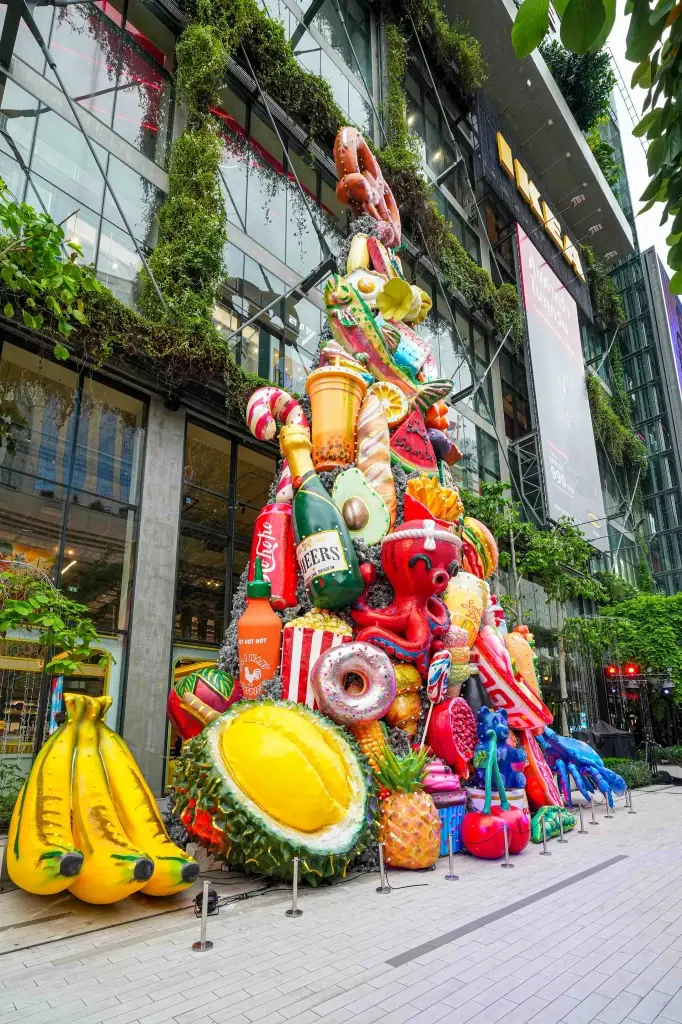 ดูไฟปีใหม่ EM DISTRICT เจอ 'น้องหมีเนย' พร้อมลุ้นรางวัลใหญ่ 30 ล้าน