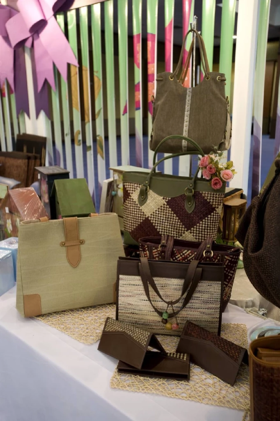 เที่ยวตามรอย โครงการพระราชดำริ 'สมเด็จพระพันปีหลวง' ปักหมุด 5 พิกัด เส้นทางศิลปาชีพ