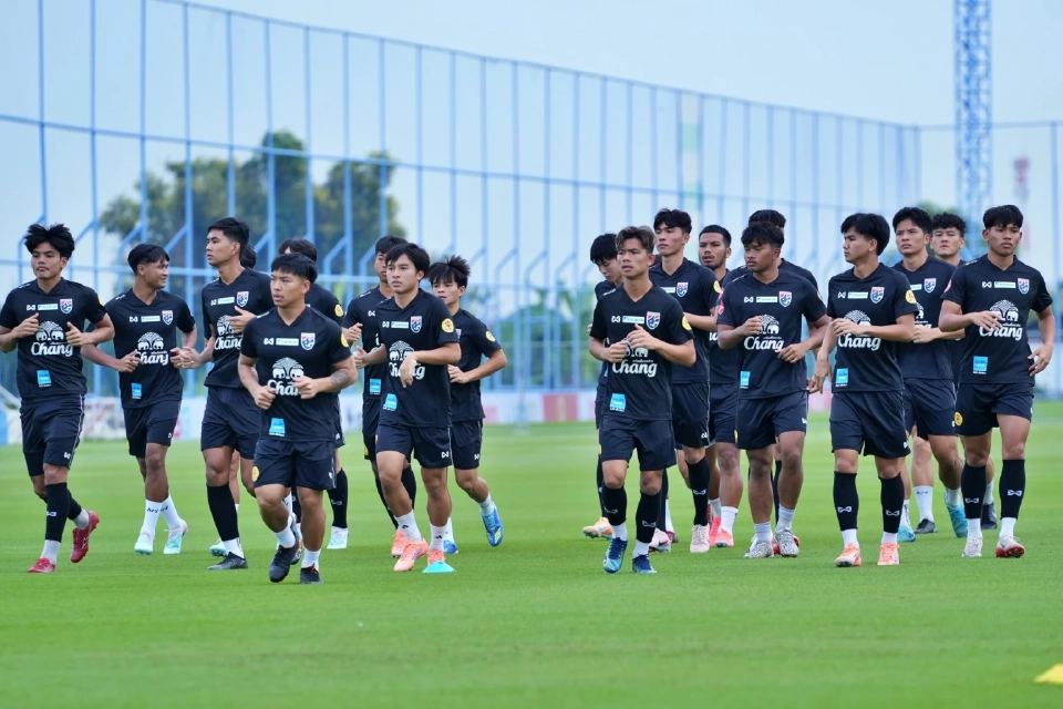 แข้งทีมชาติไทย  U23 ลงสนามฝึกซ้อมก่อนดวล อินเดีย U23