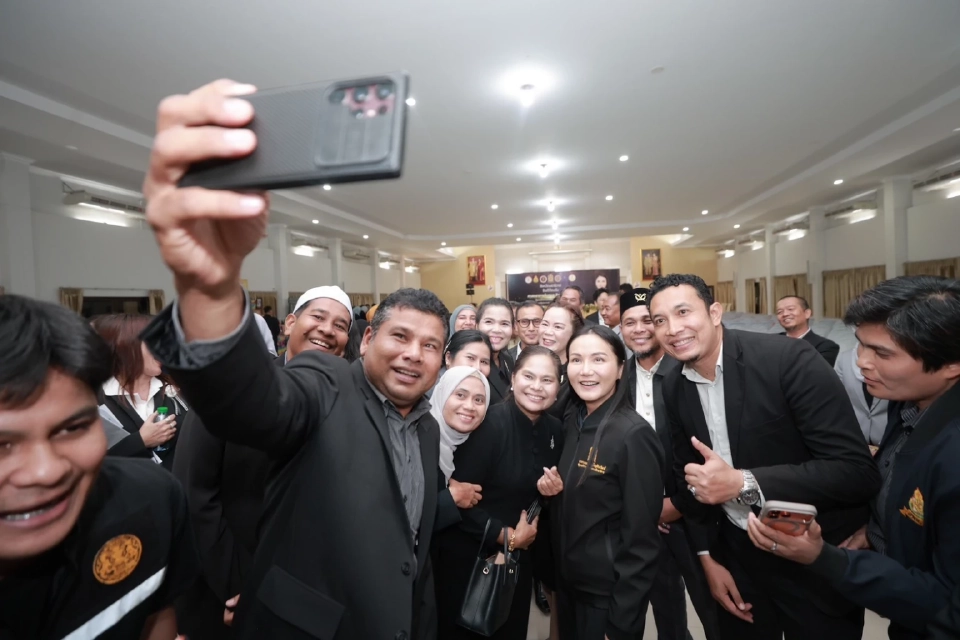 “นฤมล” ลงใต้ มอบทุนเด็กนราธิวาส–หนุน Learn to Earn เรียนไปสร้างรายได้ไป