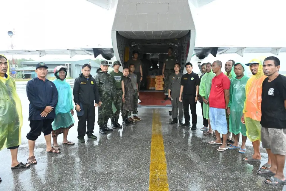 กระทรวงเกษตรฯ ระดมเครื่องบินฝนหลวง ลำเลียงเสบียงช่วยอุทกภัย ‘นราธิวาส–ชายแดนใต้’ กว่าพันชุด