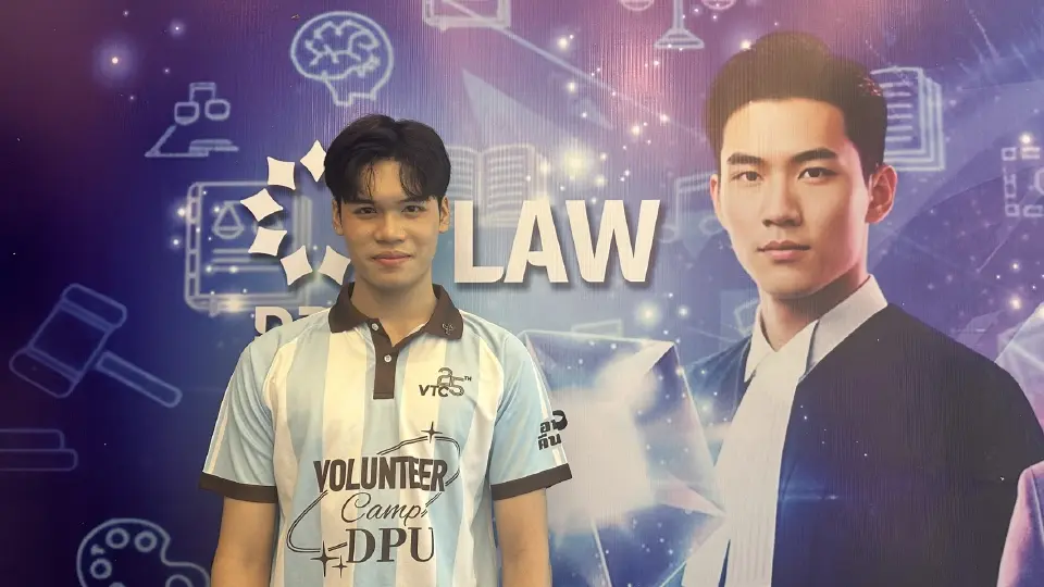 นายนภดล เคนประทุม ประธานนักศึกษาของคณะศิลปศาสตร์ มหาวิทยาลัยธุรกิจบัณฑิตย์