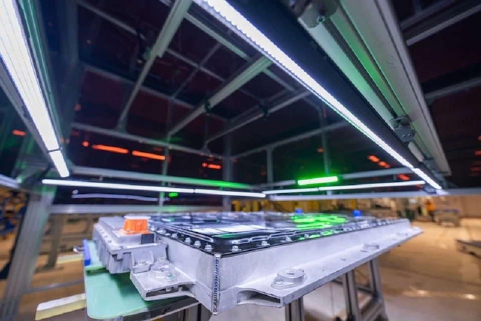 รถจีน ลอบบี้บอร์ดอีวี ยืดเงื่อนไขผลิตแบตเตอรี่ EV ระดับเซลล์ คุมต้นทุนเลี่ยงใช้ชิ้นส่วนในประเทศ