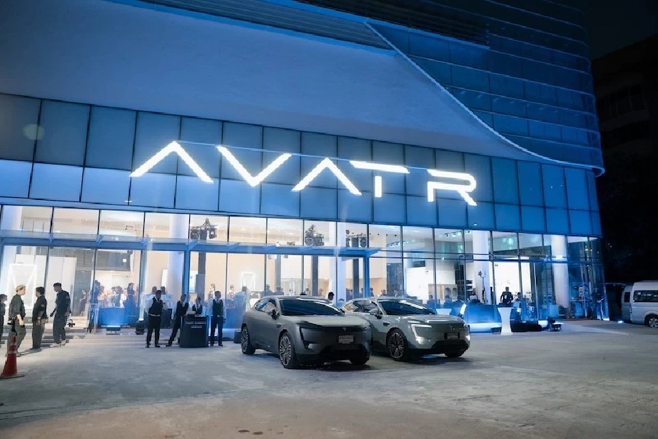 AVATR 11 Royal Edition ราคากว่า 2.8 ล้านบาท อินฟินิท ทุ่ม 120 ล้านบาท เปิดโชว์รูมพระราม 3