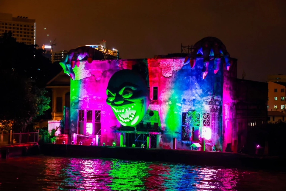 ตึกร้าง (ซอยล้ง 1919)