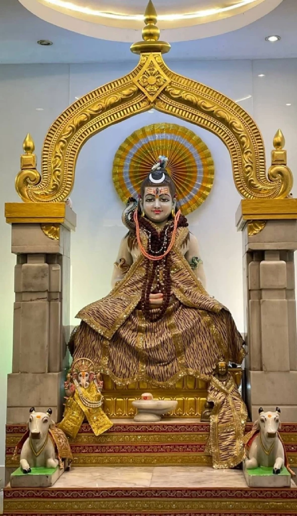 เปิดพิกัด Walking Bangkok เที่ยวเสาชิงช้า ตามรอยพราหมณ์ขอพรสายมูเทพฮินดู