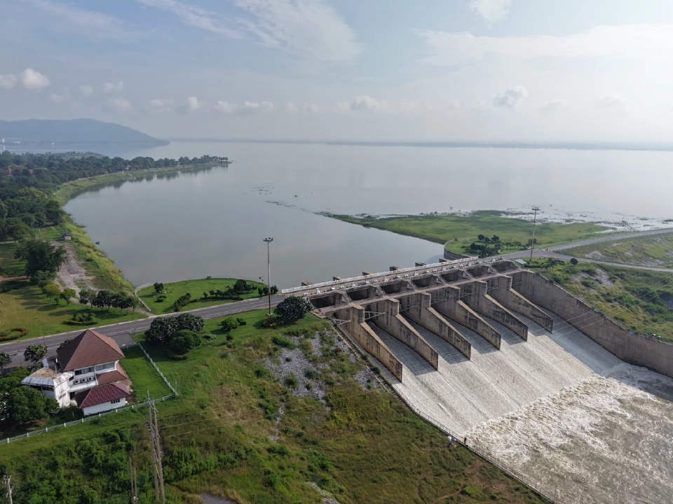 กรมชลฯ เตือน 11 จังหวัดลุ่มเจ้าพระยาเฝ้าระวังใกล้ชิด รับมือระบายน้ำเขื่อนเพิ่ม