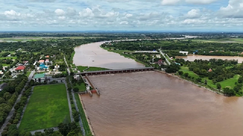 เขื่อนเจ้าพระยาระบายน้ำ 2,700 ลบ.ม./วินาที กรุงเทพเฝ้าระวัง น้ำทะเลหนุน