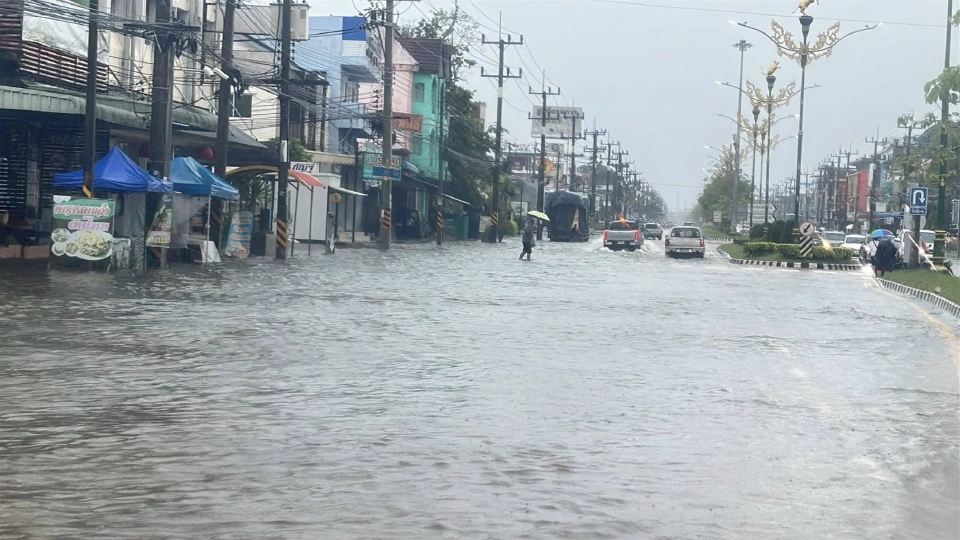 น้ำท่วมภาคใต้ล่าสุด 20 พ.ย.68 ผู้ว่าฯนครศรีธรรมราช สั่งทุกหน่วยติดตามสถานการณ์น้ำอย่างใกล้ชิด