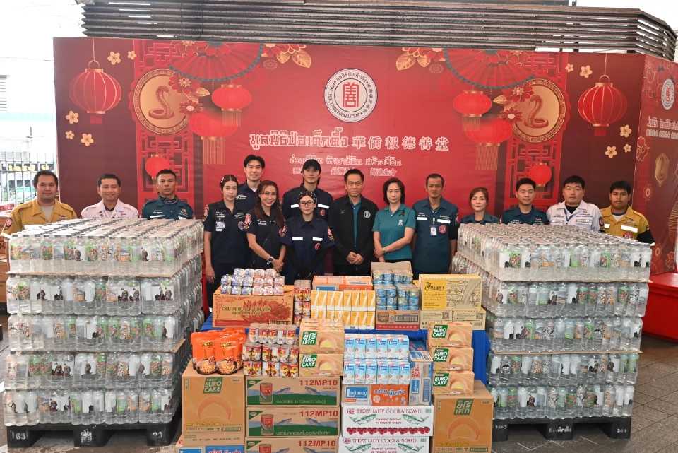 ป่อเต็กตึ๊งระดมกำลังส่งทีมลุยช่วยน้ำท่วมหาดใหญ่-แจกถุงยังชีพ