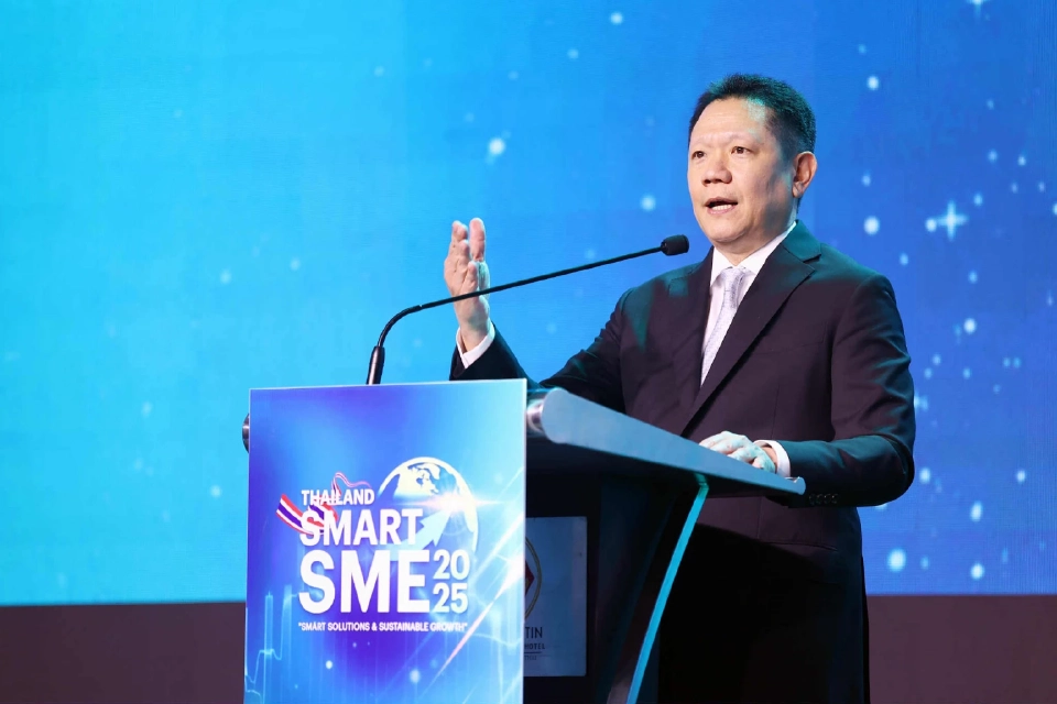 นายลวรณ แสงสนิท ปลัดกระทรวงการคลัง 