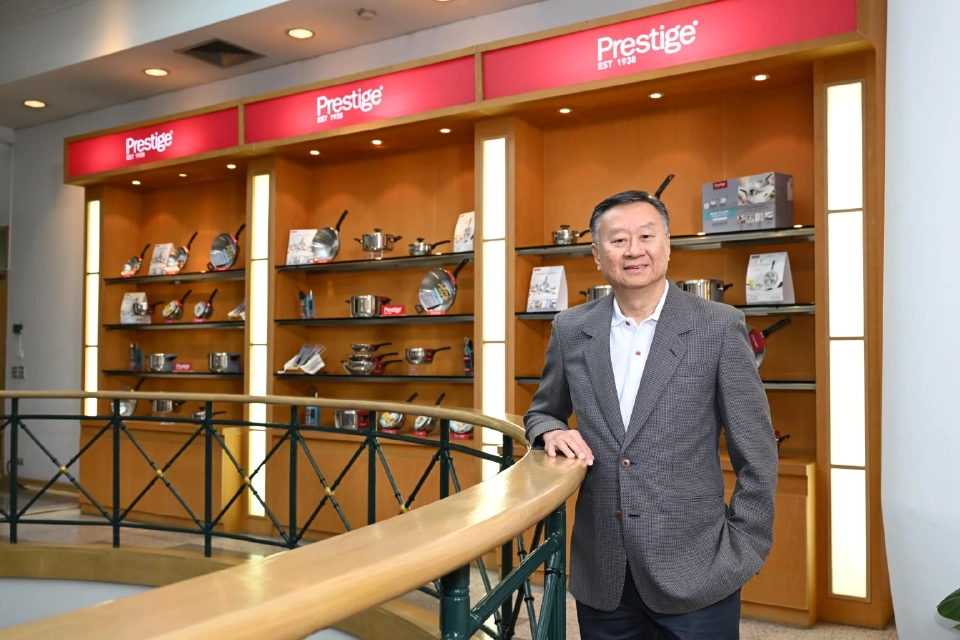 นายโจเซฟ โล 