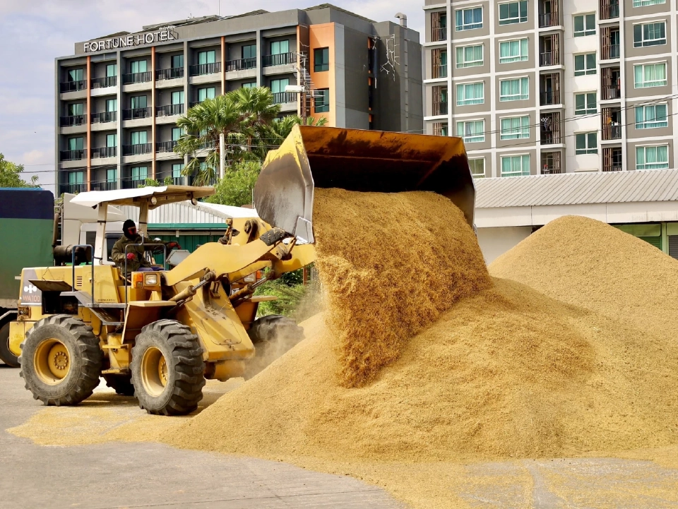 นายกสมาคมชาวนา  ค้านควบคุมขนย้ายข้าวเปลือก หวั่นเปิดช่องรีดส่วย