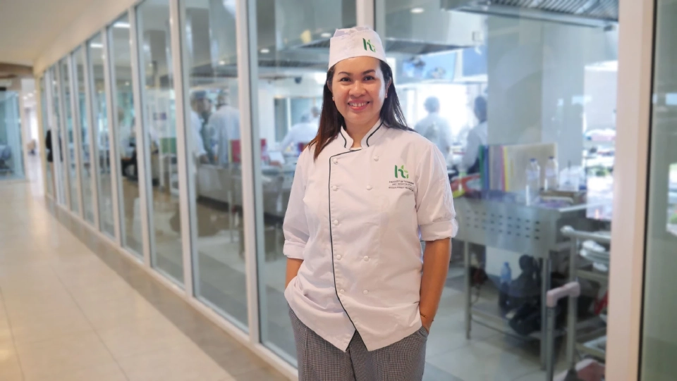 อาจารย์ชงค์สุดา โตท่าโรง หัวหน้าหลักสูตรการโรงแรมและธุรกิจอาหาร DPU 