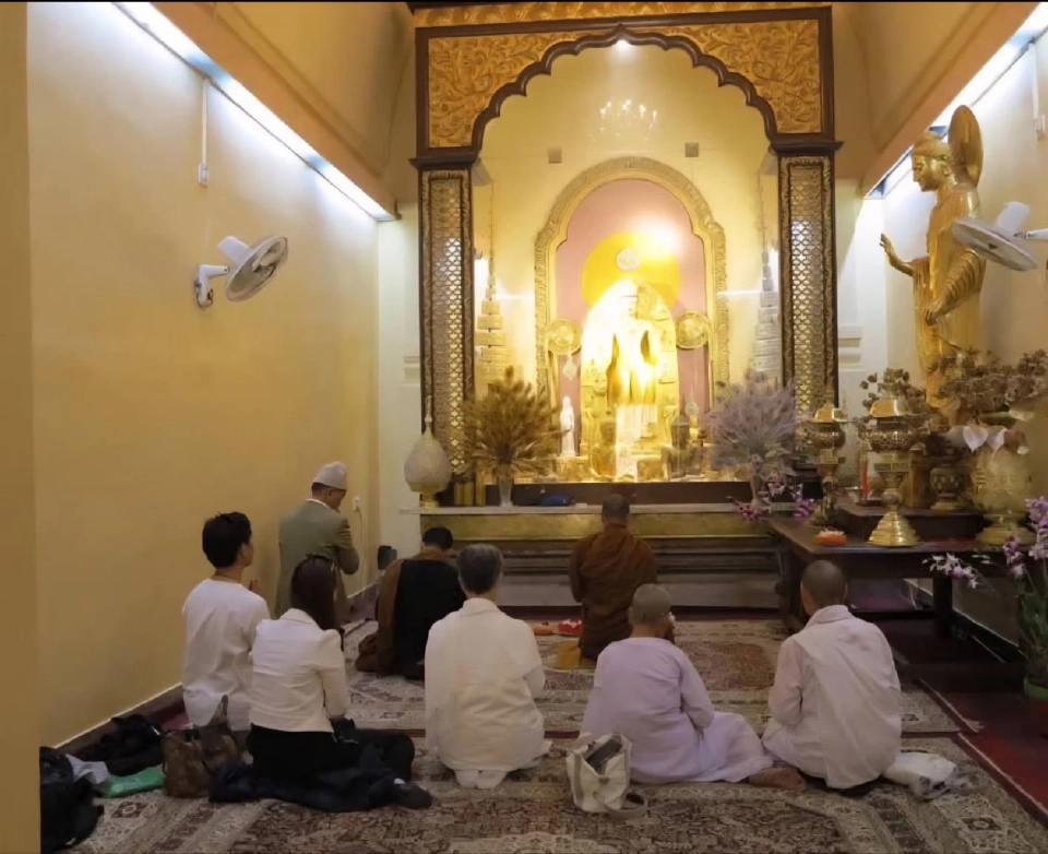 พระศรีอริยเมตไตย​ บนชั้นสองของวิหารโพธิ​  น้อยคนนักที่จะได้ขึ้นไปนมัสการ