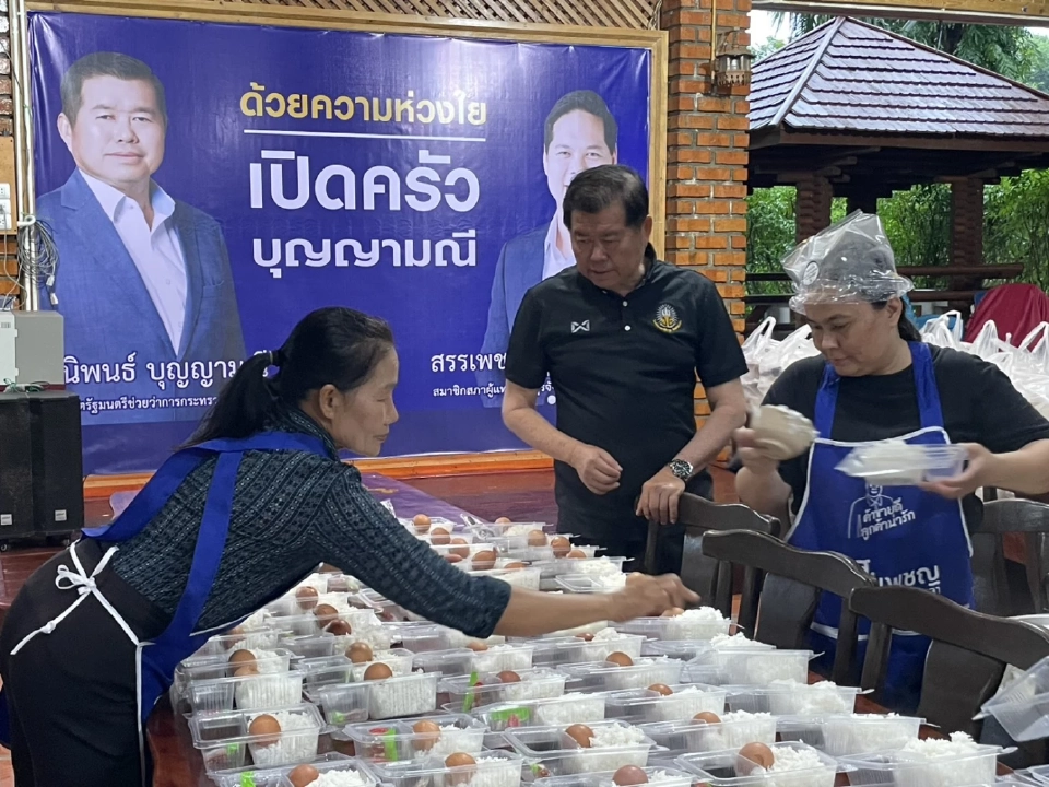 นิพนธ์-สรรเพชญเปิดครัว“บุญญามณี”ช่วยผู้ประสบภัยน้ำท่วมสงขลา