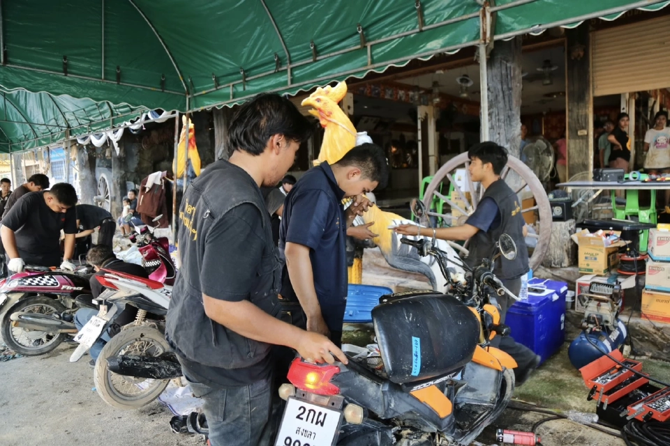 'รมว.นฤมล' ลุยฟื้นหาดใหญ่หลังน้ำลด ตั้ง 50 ศูนย์ Fix It ช่วยซ่อมของประชาชน