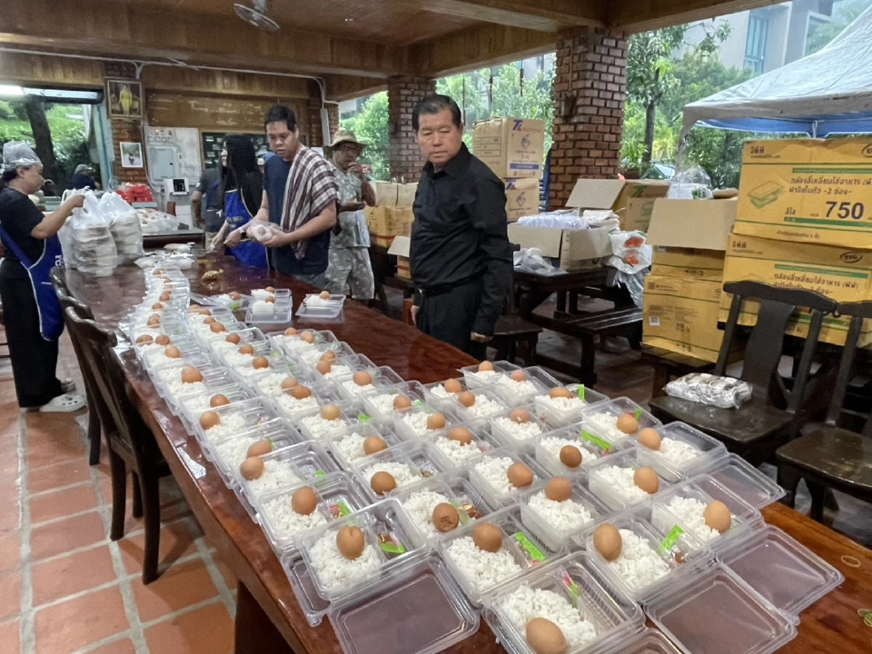 นิพนธ์-สรรเพชญเปิดครัว“บุญญามณี”ช่วยผู้ประสบภัยน้ำท่วมสงขลา