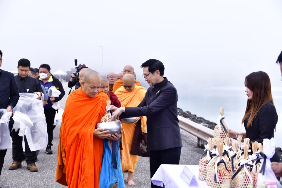 “รมว.อรรถพล” นำทีม จัดกิจกรรมน้อมถวายความอาลัย “พระพันปีหลวง” ณ เขื่อนสิริกิติ์