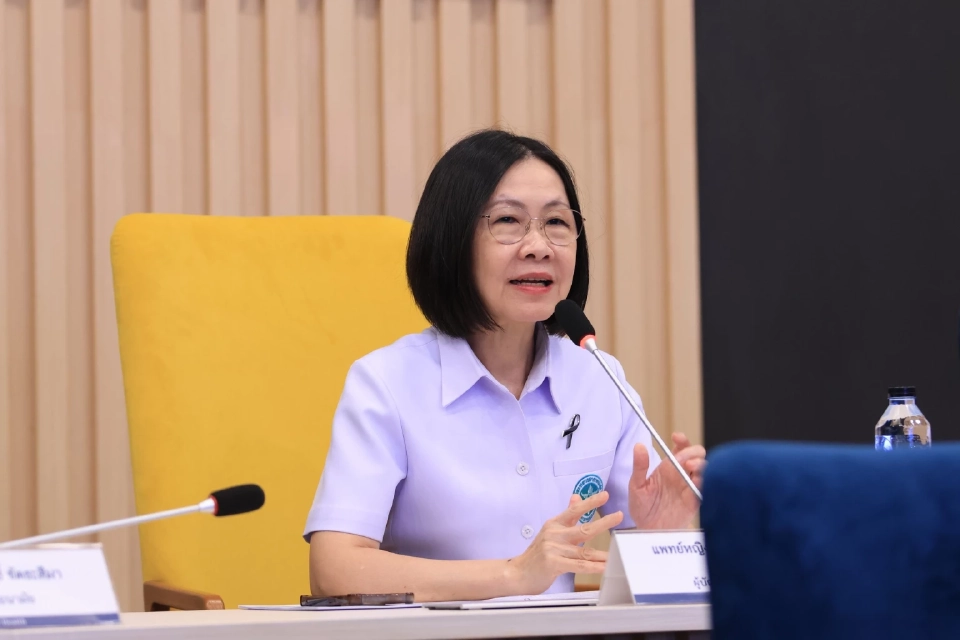 แพทย์หญิงอัมพร เบญจพลพิทักษ์ อธิบดีกรมอนามัย 