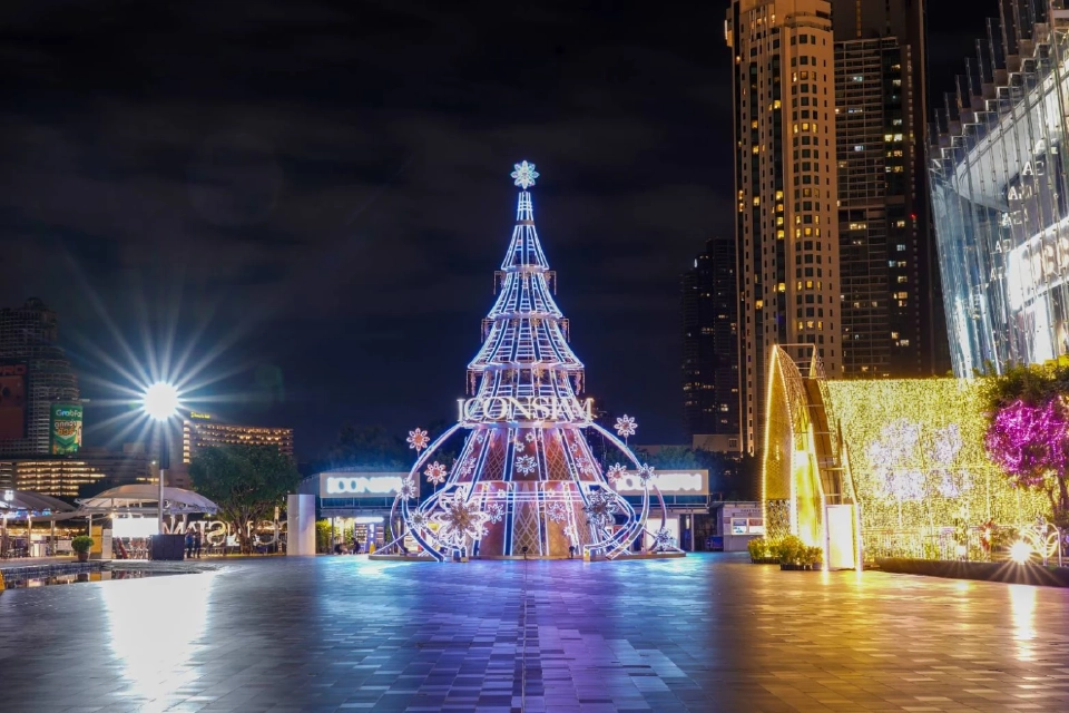 ต้นคริสต์มาส 20 เมตร ริมเจ้าพระยา ไอคอนสยาม จัดเต็ม The Thaiconic Lighting Symphony