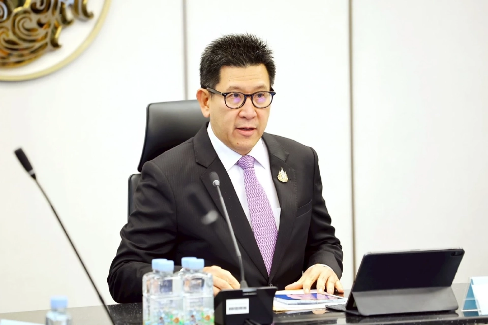 นายเอกนิติ นิติทัณฑ์ประภาศ รองนายกรัฐมนตรี และรัฐมนตรีว่าการกระทรวงการคลัง