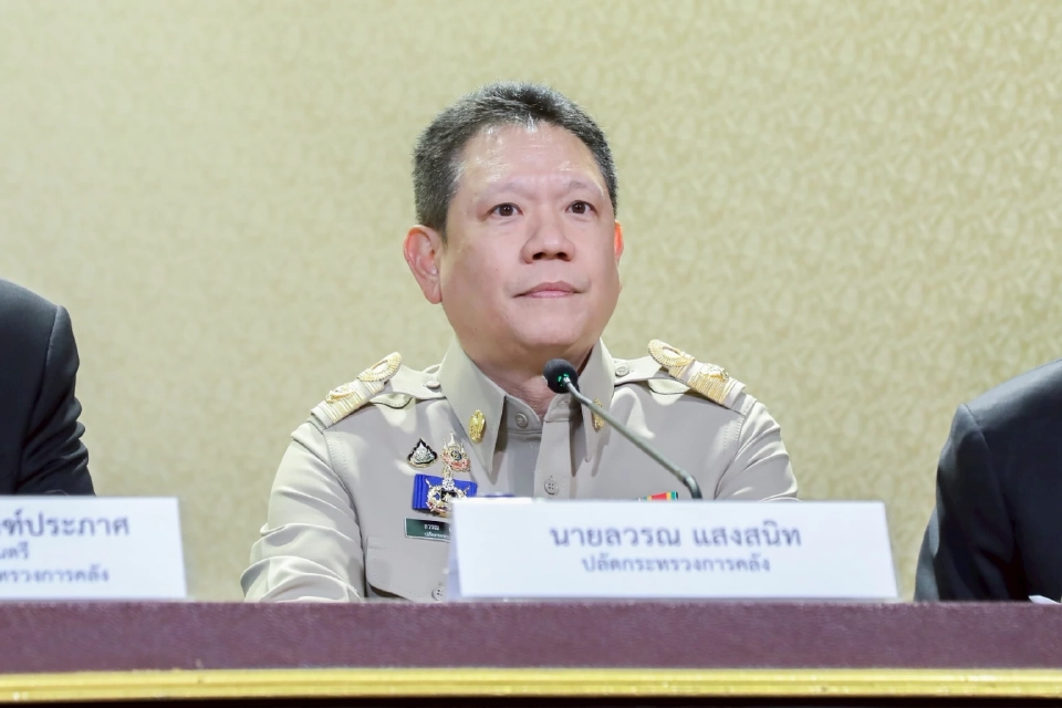 นายลวรณ แสงสนิท ปลัดกระทรวงการคลัง