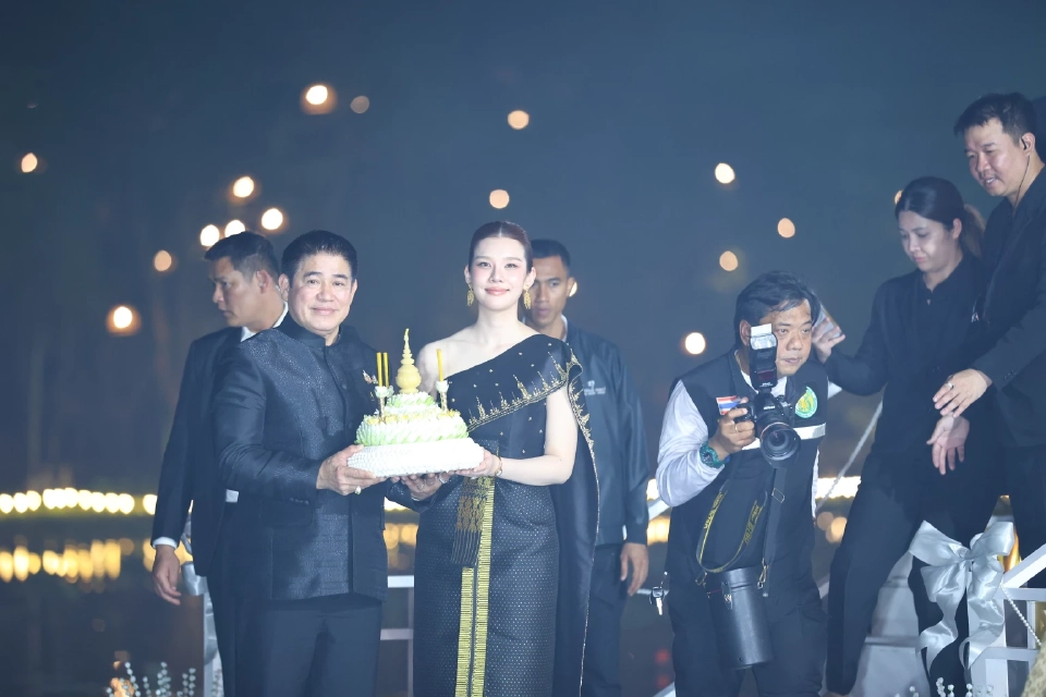 เปิดภาพลอยกระทง Maha Loi Krathong @อยุธยา น้อมรำลึก 'สมเด็จพระพันปีหลวง'