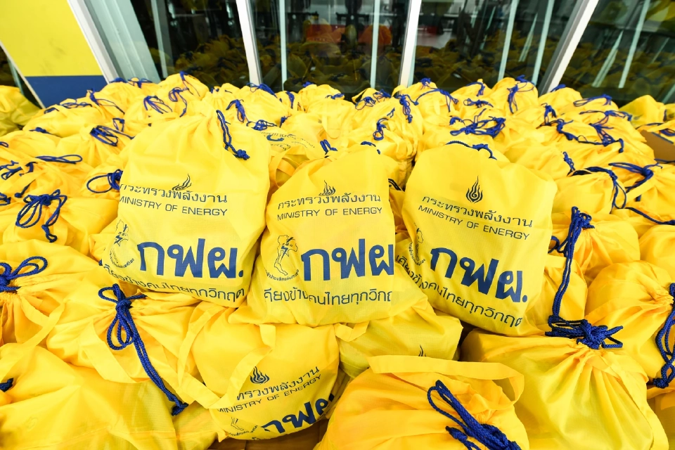 “อรรถพล”สั่งด่วนระดมช่วยผู้ประสบภัยน้ำท่วมภาคใต้ แจกถุงยังชีพ