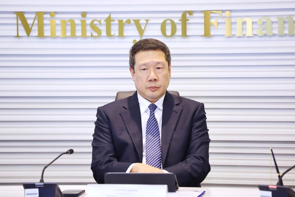 นายธีรลักษ์ แสงสนิท รองปลัดกระทรวงการคลัง 