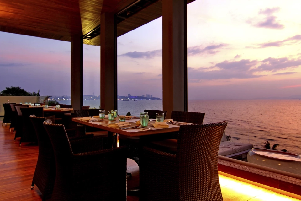 เช็คอิน Pattaya Beach Beer 6 จุดชมพลุ สวยที่สุดเหนือน่านฟ้าเมืองพัทยา