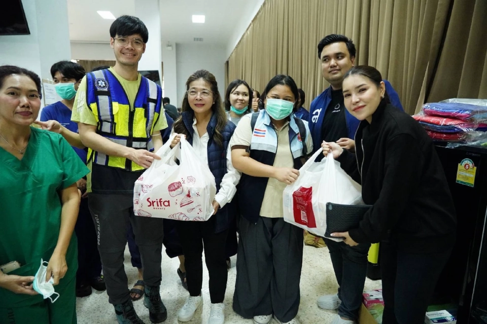 “สุดารัตน์"ส่งต่อน้ำใจช่วยประชาชนที่ประสบภัยน้ำท่วมหาดใหญ่