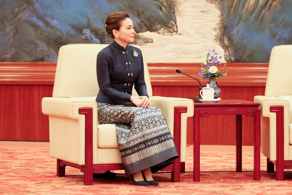 'ในหลวง-พระราชินี' เสด็จฯ จัตุรัสเทียนอันเหมิน พิธีสวนสนามรับเสด็จฯอย่างสมพระเกียรติ