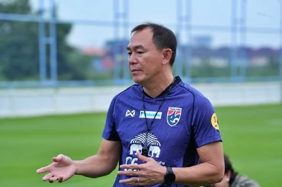 โค้ชวัง ธวัชชัย ดำรงอ่องตระกูล หัวหน้าผู้ฝึกสอน ทีมชาติไทย U23