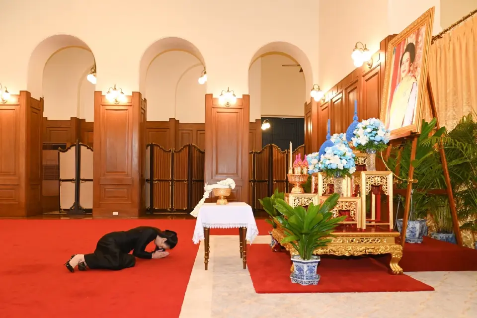 เมืองไทยประกันภัย เข้าถวายสักการะพระบรมศพ สมเด็จพระบรมราชชนนีพันปีหลวง