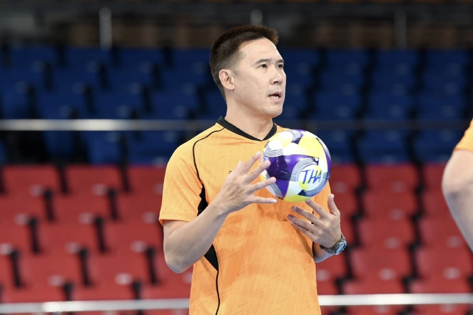 “โค้ชโอ” ธนาธร สันทนาประสิทธิ์ หัวหน้าผู้ฝึกสอนฟุตซอลหญิงทีมชาติไทย 