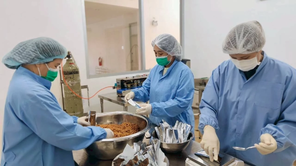 STeP มช. ระดมเครือข่ายนวัตกรรมอาหาร ส่งข้าวไก่ฝอย 300 ชุดหนุนทีมแพทย์ภาคใต้